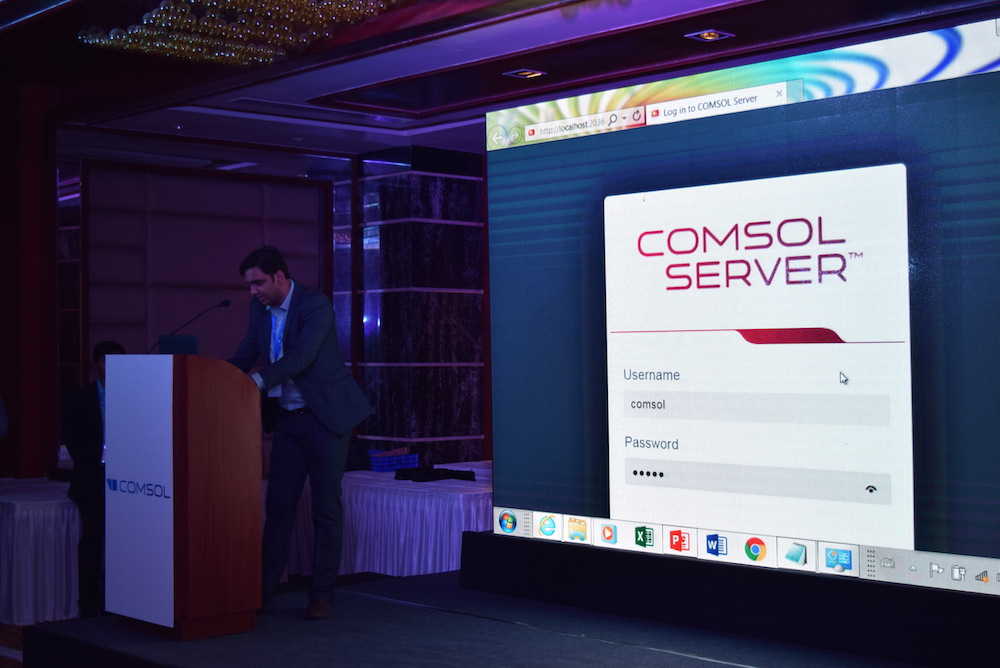 Pawan Soami demonstrates COMSOL Server™.
