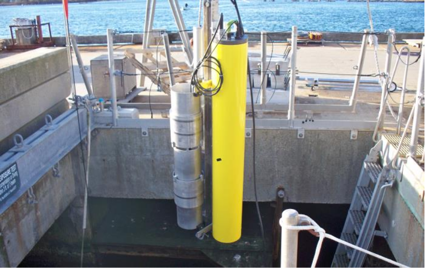 图片显示在伍兹霍尔海洋研究所的声源系统实验。