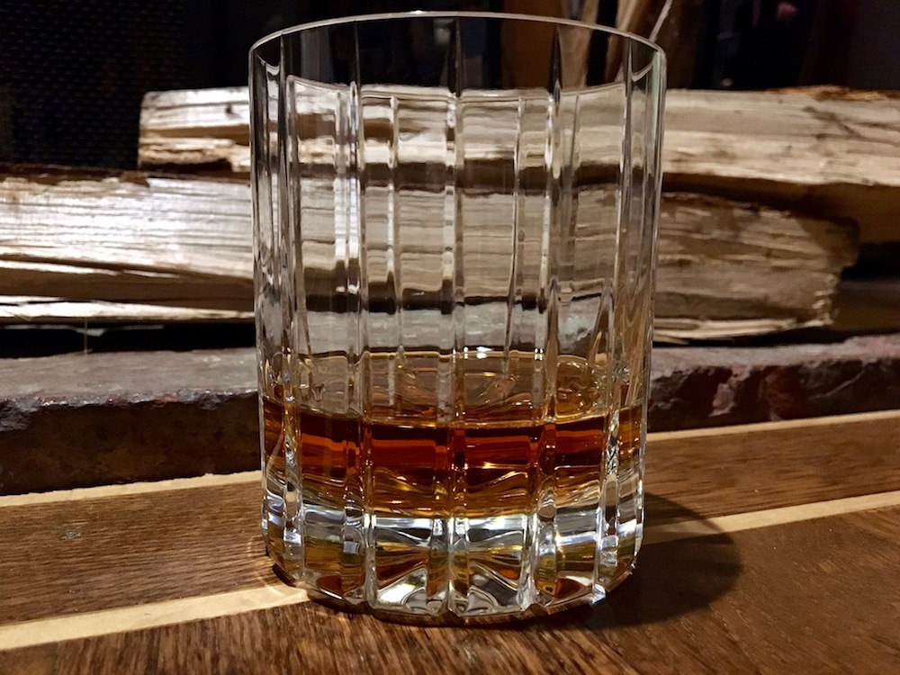 一杯威士忌的照片