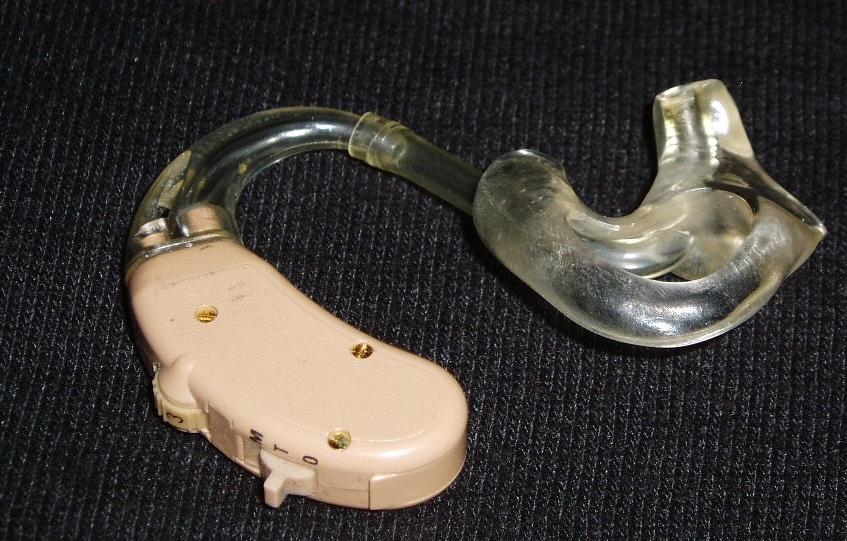 A photograph of a hearing aid.