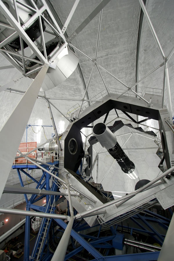 Keck 望远镜内 36 个分段反射镜的照片