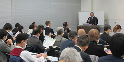 COMSOL Conference attendees partake in a discussion during a minicourse.