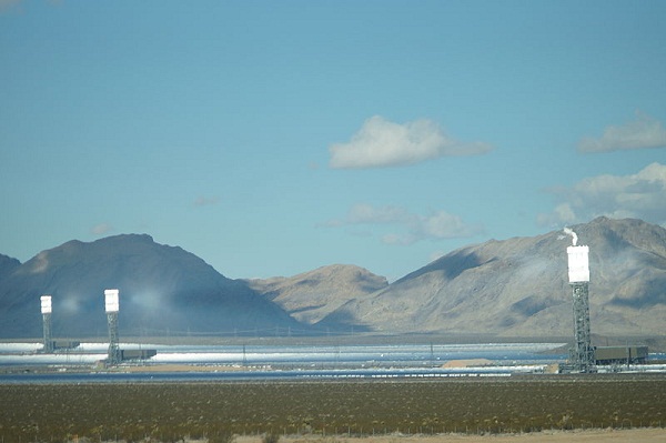 Ivanpah Thermal Power Station, the world's largest solar power plant