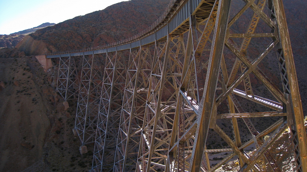 A picture of a bridge.