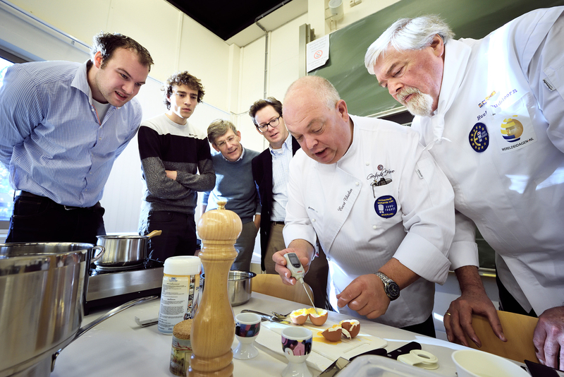 Professional chefs judge the simulation-based competition.