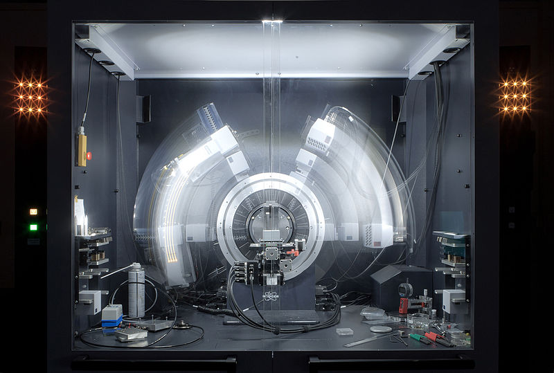 An image of a present-day X-ray crystallography machine.