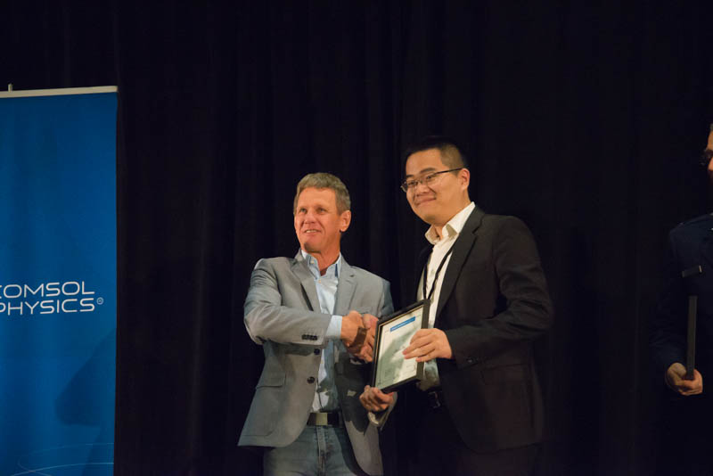 Picture depicting Chenhui Zhao receiving a best paper award from Svante Littmarck.