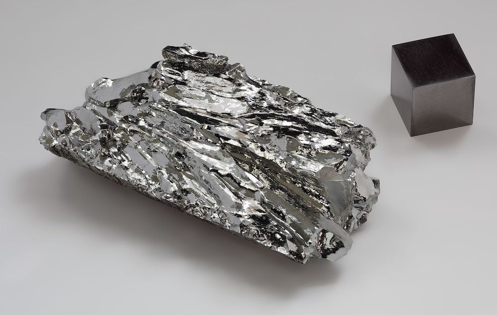 A photo of the material molybdenum.