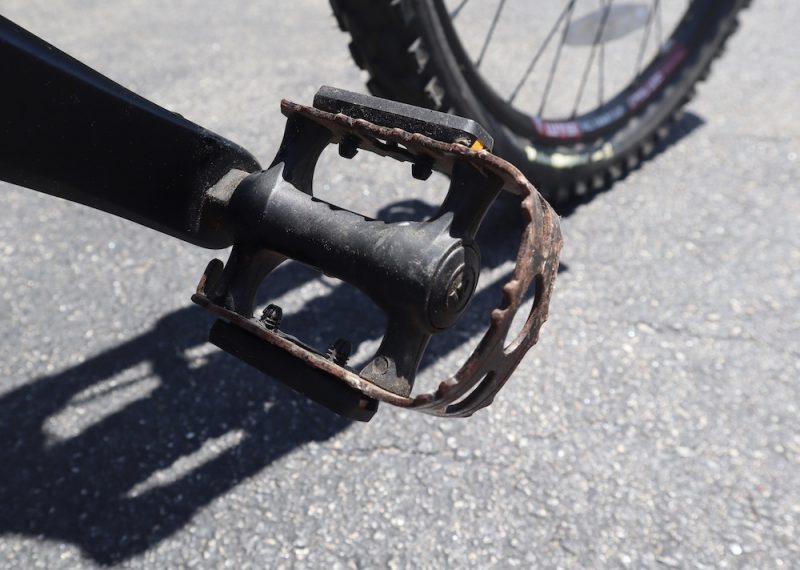 how to choose pedals for road bike