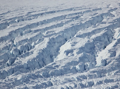 Investigating Glacier Motion with Viscoelastic Ice Simulations