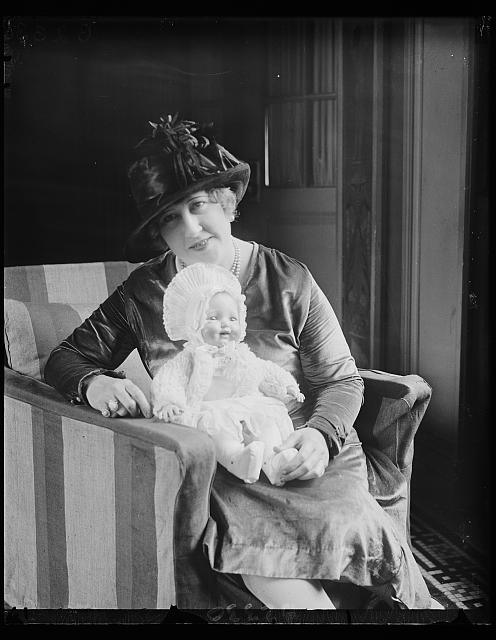 A black-and-white photograph of Beulah Louise Henry with a doll that incorporates her patented technology.